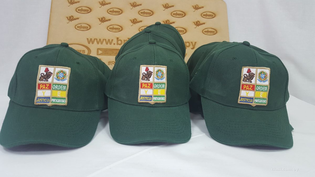 Keppis con logo bordado